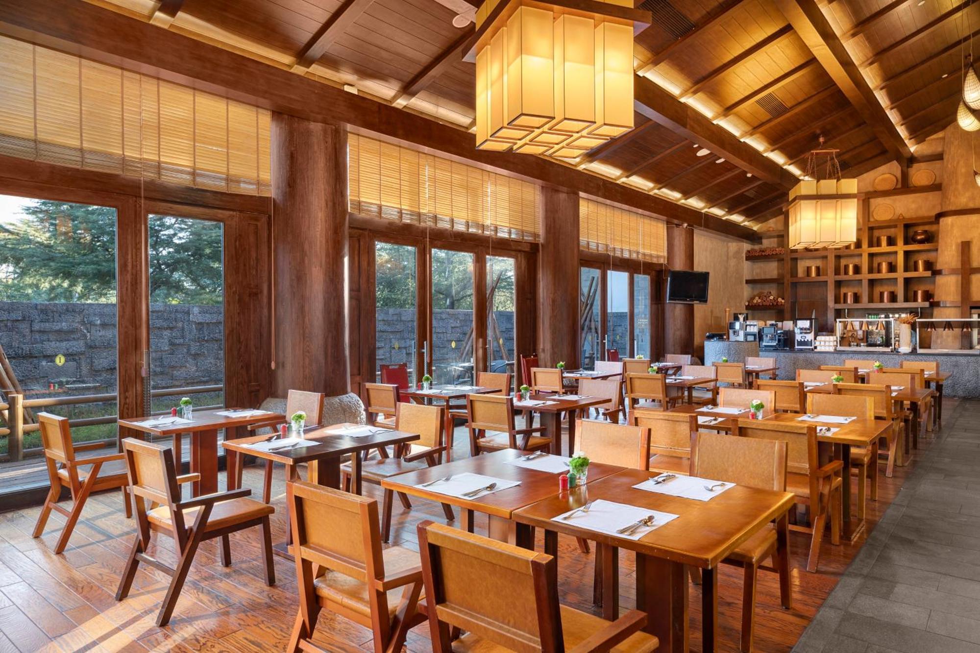 Intercontinental Lijiang Ancient Town By Ihg Resort 5*